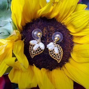 Avon Gold Leaf & Faux Pearl Bead Earrings